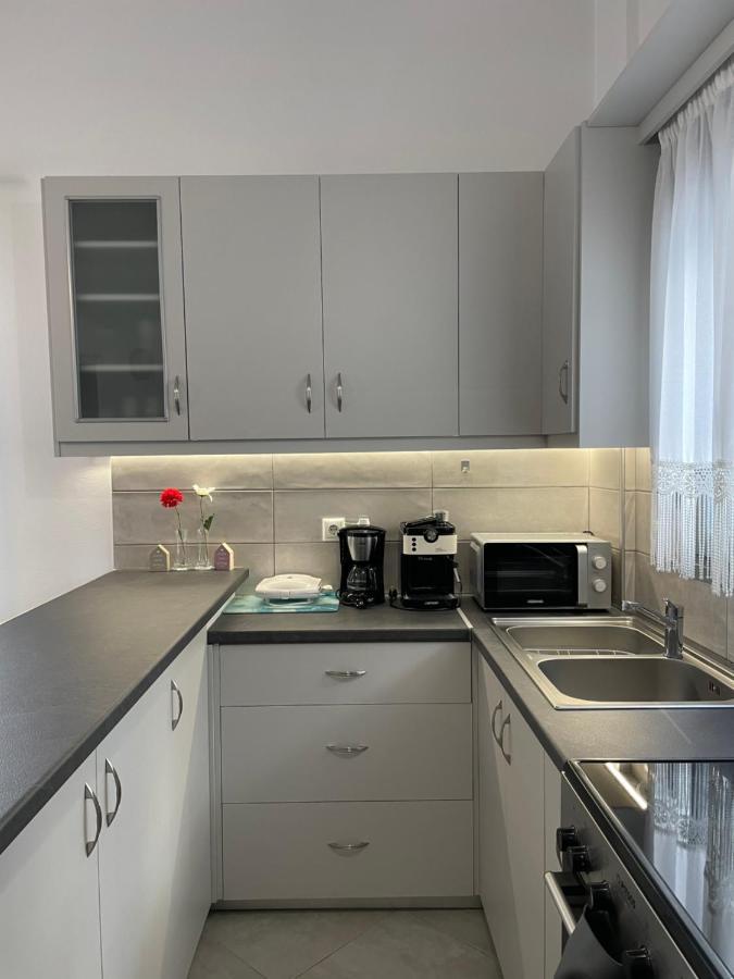 Apartment In The Centre For 4 People Naxos City Bagian luar foto
